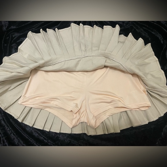 Beige/Tan Khaki Pleated Mini Skort - Picture 5 of 6